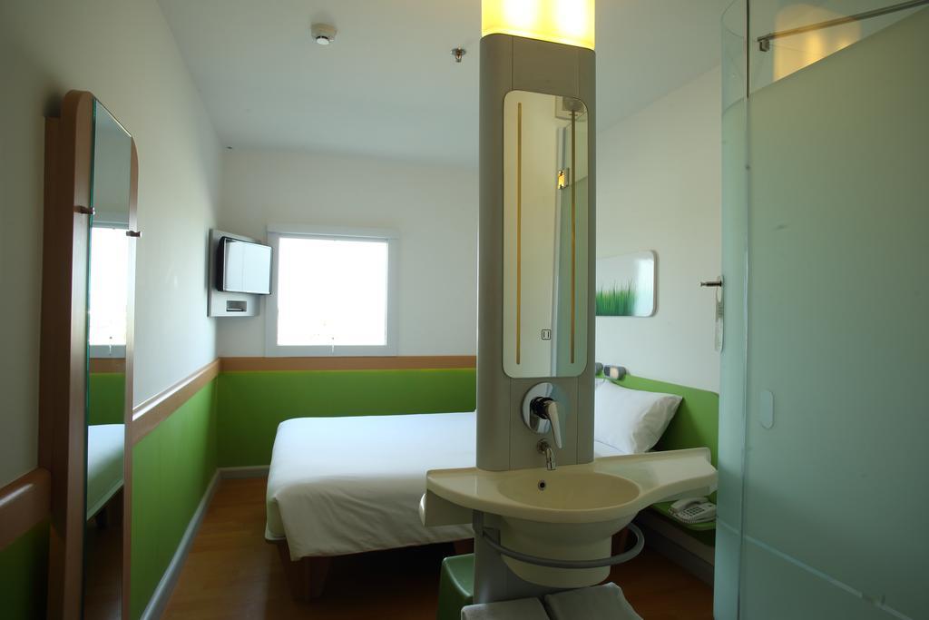 Cordia Hotel Surabaya Airport - Hotel Dalam Bandara - Formerly Ibis Budget Surabaya Airport Сідоарджо Екстер'єр фото