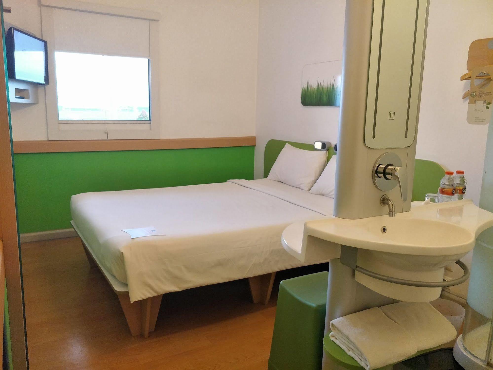 Cordia Hotel Surabaya Airport - Hotel Dalam Bandara - Formerly Ibis Budget Surabaya Airport Сідоарджо Екстер'єр фото